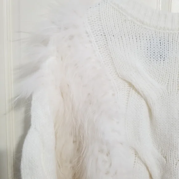White Faux Fur 3/4 sleeve sweater loose fit women size Medium  147) - Picture 3 of 7